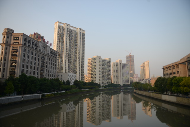 3、上海91自拍
大厦。摄于2015年。(配象屿成长之道——扎根市场)_调整大小.JPG